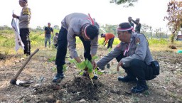 Peringati Hari Kemerdekaan RI ke – 78, Polres Nganjuk Tanam Ribuan Berbagai Jenis Pohon 