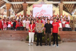 Kapolres AKBP I Dewa Gde Juliana Menyaksikan Langsung Pementasan Seni Meriahkan HUT RI ke - 78 di Kabupaten Jembrana