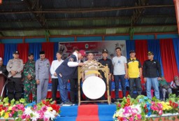 Wabup Membuka Turnamen Sepak Bola Dalam Rangka HUT RI ke-78 Tahun di Embaloh Hilir