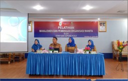 Hadi Pranata Selaku Narasumber Pelatihan Manajemen dan Pembinaan Organisasi Wanita