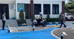 Kapolres Buleleng Uji Kelayakan Lintasan Praktek SIM