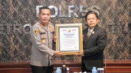 Kepolisian Resor Metro Jakarta Timur terima Penghargaan Presisi Award dari Lembaga Kajian Strategis Kepolisian Indonesia 