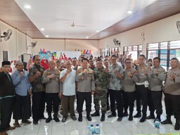Polres Pelabuhan Tanjung Perak Sapa Warga Dalam Kegiatan Jumat Curhat: Stop Miras dan Narkoba