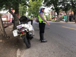 Patroli Rahayu Turjawali Sat Lantas Polres Jembrana Menjaga Kamseltibcar Jalur Rawan Laka