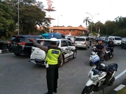 Polres Bandara Ngurah Rai Turunkan Personil Gabungan Atasi Kemacetan di Bandara