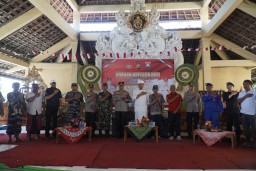 Ber Tatap Muka Langsung Kapolda Bali Temui Personel Polisi Banjar Nusa Penida