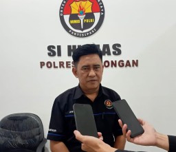 Ops Tumpas Narkoba Polres Lamongan Berhasil Ungkap 6 Kasus dan Amankan 8 Tersangka Pengedar