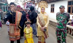 Ratusan Peserta Pawai Budaya Memeriahkan HUT RI ke -78 di Desa Paguan Kecamatan Taman Krocok
