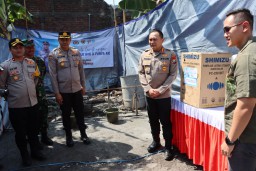 Polri Peduli, Polrestabes Surabaya Berikan Bantuan Sumur Bor dan Pompa Air