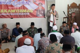 Kapolres Nganjuk, Sambangi Masjid Baitul Muttaqin Desa Drenges Dalam Giat Safari Jumat dan Jumat Curhat