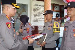 Polresta Banyuwangi Berbagi Buku Dukung Pendidikan dan Literasi