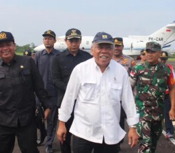 Dandim 1206/Psb Sambut Kunjungan Kerja Ketua Komisi V DPR RI Bersama Menteri PUPR RI