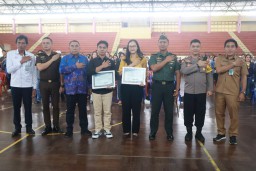 Penghargaan Kepada Mahasiswa Berprestasi dan Bantuan Pendidikan di Jembrana