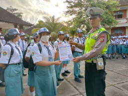 Sat Lantas Polres Jembrana Dalam Operasi Zebra Agung 2023 Kembali Berkiprah di SMAN 2 Negara