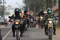 Sinergitas Polres Batu Bersama TNI Siagakan Personel di Gunung Arjuno Cegah Titik Api Meluas