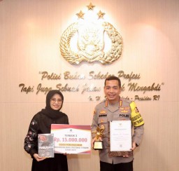 Kombes Pol.Leonardus H. Simarmata Raih Penghargaan Kategori Subjek Pemilihan Umum Dari Perpustakaan Nasional RI