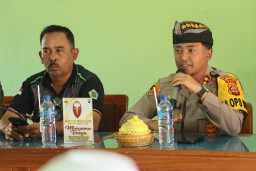 Jumat Curhat Mempererat Hubungan Antara Kapolres Jembrana dan Masyarakat Desa Baluk