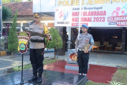 Kapolres Jembrana Pimpin Upacara Peringatan Hari Olah Raga Nasional XL Tahun 2023 di Lapangan Apel Polres Jembrana