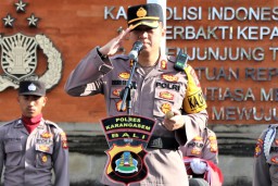 Kapolres Karangasem Pimpin Upacara Bendera Hari Olahraga Nasional ke - 40