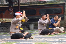 Binrohtal untuk Personil Beragama Hindu di Pura Puja Astuti Polres Jembrana
