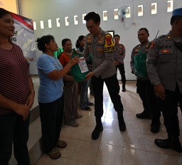 "Minggu Kasih" Polres Buleleng Pemberian Tali Asih di Gereja GKPB Kasih Karuna