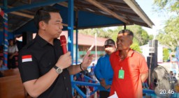 Bupati Kapuas Hulu Buka Open Turnamen Sepakbola Cendrawasih di Desa Mentawit