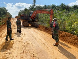 Satgas TMMD Rektas ke 118 Terus Awasi Alat Berat Kerjakan Pembuatan Jalan