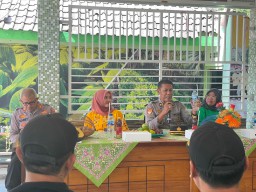 Polres Pasuruan Kota Giat Program Jum'at Curhat di Balai Desa Ketegan Wilayah Hukum Polsek Rejoso