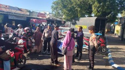 Jumat Curhat dan Berkah, Polisi di Kediri Berbagi Sayuran
