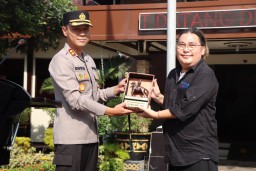 Polres Malang Berikan Apresiasi dan Penghargaan, Kepada Sutradara Film ‘Message of Kanjuruhan’