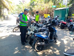 Berikan Rasa Aman dan Nyaman Polsek Densel Laksanakan Patroli KRYD di Kawasan Wisata Sanur