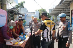 Kapolres Lakukan Tes Urin Puluhan Anggotanya : Upaya Cegah Penyalahgunaan Narkoba di Lingkungan Polres Nganjuk