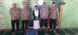 Kapolsek Pondok Aren Jadi Imam Shalat Jumat di Masjid Al Hidayah Pondok Kacang Barat