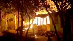 Diduga Korsleting Listrik, 3 Rumah Warga di Desa Karang Anyar Hangus Terbakar