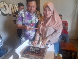 Nurul Setiawati Selaku Pimpinan Redaksi Beritakompas.com Merayakan Hari Ulang Tahun Yang ke-42