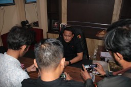 Polres Nganjuk Kejar Pria Penusuk Seorang Kakek di Desa Wates, Diduga Pelaku Alami Depresi 