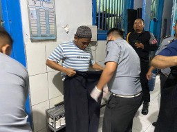 Penggeledahan Rutin Kamar Hunian Lapas Sidoarjo untuk Minimalisir Gangguan Keamanan dan Ketertiban