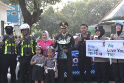 Peringati HUT TNI ke-78, Kapolres Pasuruan Kota Berikan Surprise