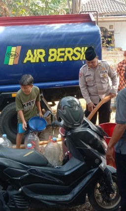 Gratis.. Polsek Balaraja Kembali Salurkan Air Bersih ke Warga Kp. Kemayungan Kaliasin Sukamulya, AKP Badri Hasan; Polri Peduli Masyarakat
