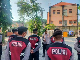 Pengamanan KTT, Kapolsek Dentim Lakukan Pengecekan Personil Kepolisian di Lapangan Renon