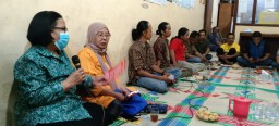 Sosialisasi Bahaya Narkoba : Komitmen Warga Putat Jaya Surabaya Melawan Narkoba 
