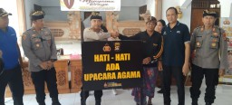 Kapolres Jembrana Menyama Beraya Jumat Curhat Dengan Tokoh Agama dan Masyarakat Desa Tuwed