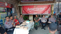 Terkait Keamanan dan Kebersihan Lingkungan, Polresta Denpasar Laksanakan Jumat Curhat di TPS Sadu