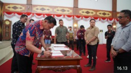 Bupati Kapuas Hulu Tandatangan MoU Collaborative Governance Bersama Mitra Pembangunan