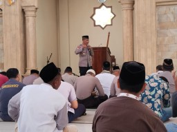 Polres Nganjuk Gelar Jum’at Curhat, Ajak Jamaah Untuk Antisipasi Terjadinya Gangguan Kamtibmas dan Perpecahan Selama Pelaksanaan Pemilu 2024