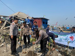 Sambut HUT Humas Polri Ke- 72, Humas Polres Pasuruan Kota Lakukan Penanaman Pohon Mangrove