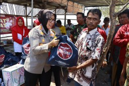 Jumat Curhat, Kapolres Pelabuhan Tanjung Perak Dengarkan Aspirasi Para Nelayan