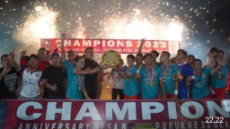 Pemain Dari Nigeria Memeriahkan Penutupan Turnamen Sepak Bola Se-Kalimantan Barat