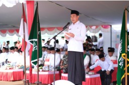Bupati Kapuas Hulu Pimpin Upacara Hari Santri di GOR Uncak Kapuas