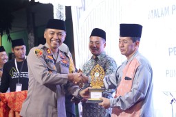 Peringati Hari Santri Nasional Tahun 2023: Kapolres Jembrana Hadiri Malam Penganugerahan Pesantrenpreneur dan Pentas Seni Budaya